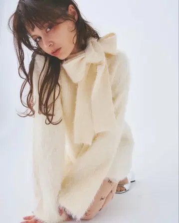 펠리큘 리본 머플러 니트 원피스