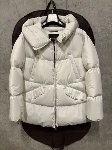 럭셔리 MOORER 하프 다운