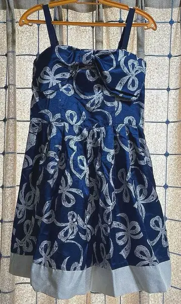 로이스크레용 리본 무늬 원피스