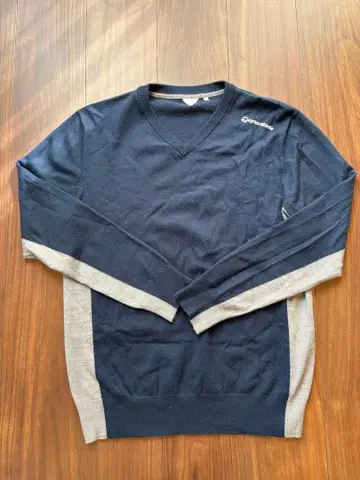 TaylorMade 네이비 그레이 V넥 스웨터 O