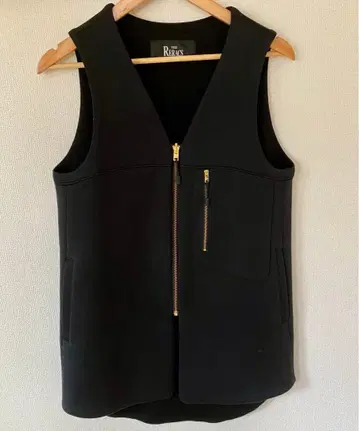 THE RERACS 블랙 슬리브리스 베스트