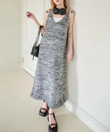 UNE MANSION 태슬 V넥 니트 롱 원피스