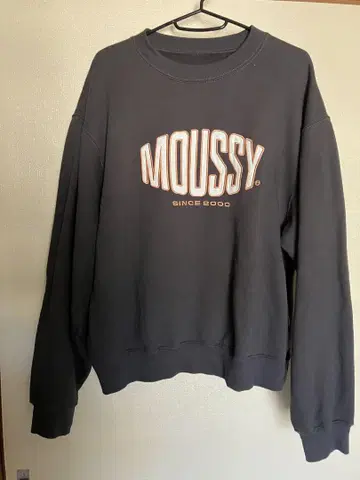 MOUSSY 다크 그레이 로고 트레이닝복