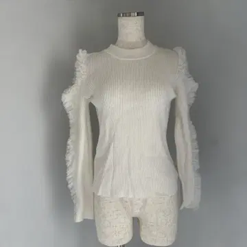 AndCouture 화이트 리브 니트 프릴 긴팔