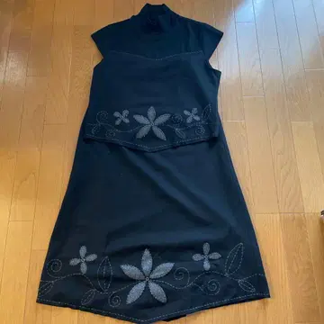 슬리브리스 셋업 원피스 꽃무늬 자수 울 소재