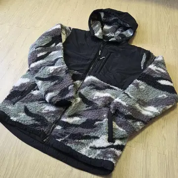 카모 패턴 플리스 자켓 후드 부착
