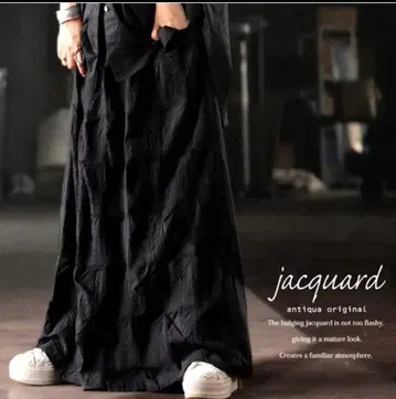 [ 새상품 ] 안티카 자카드 스커트 완판템