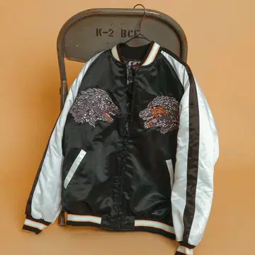 [ 새상품 ] 축광 자수 리버서블 스카잔 M