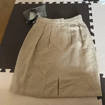 베이지 트위드 타이트 스커트 벨트 포함