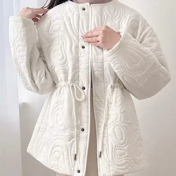 화이트 퀼팅 자켓 M 사이즈