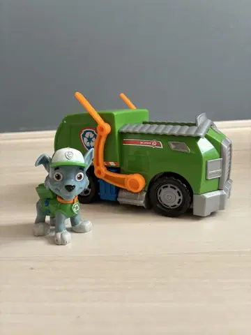 로키 쓰레기 수거차 피규어 포함