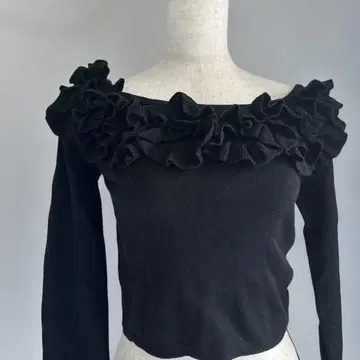 COCO DEAL 프릴 넥 블랙 긴팔 니트