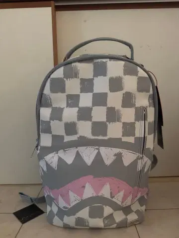 SPRAYGROUND 상어 디자인 백팩