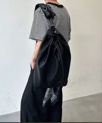 블랙 나일론 링 백팩