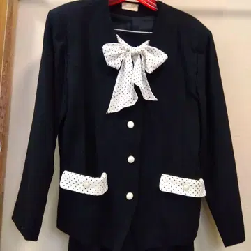 [80년대] 블랙 여성용 노카라 수트 리본 포켓 부착 타이트 스커트