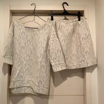 티아라 투피스 경사에