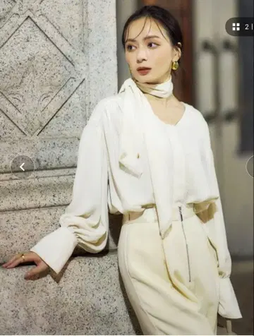 아뉴앙스 미사용 새상품 실크 터치 프린지 스카프 블라우스