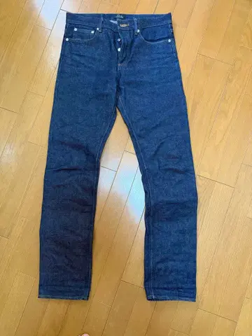 A.P.C. 프티 스탠다드