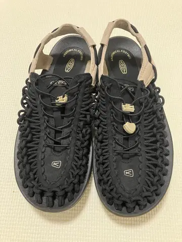 KEEN 꼬임 디자인 샌들 28cm
