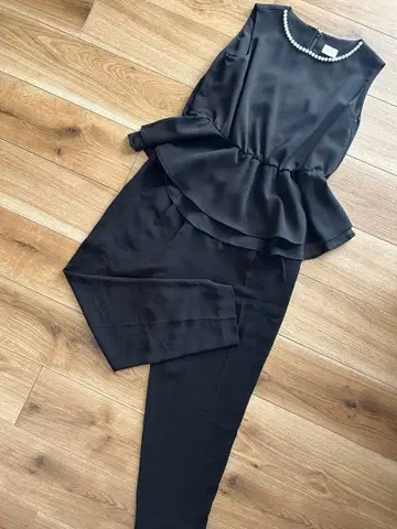 블랙 페플럼 셋업