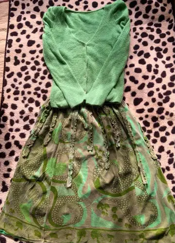 벨로아 스커트와 가디건 세트