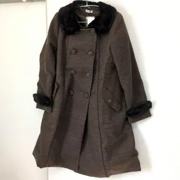 미사용 새상품 엑시즈팜 브라운 계열 체크 퍼 달린 롱 코트