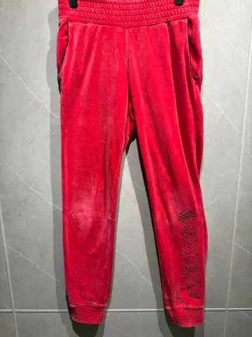 레어 adidas 벨로아 조거 팬츠 레드 자수 로고
