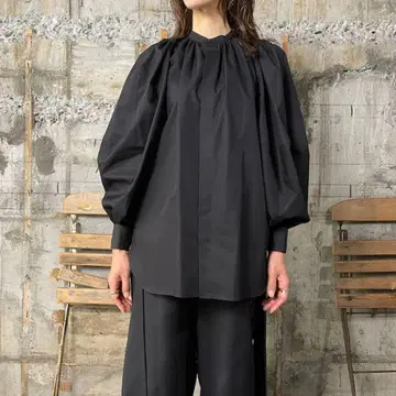 [ HIKE ] 벌룬 슬리브 블라우스