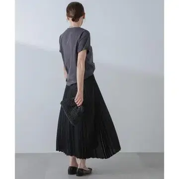 나노 유니버스 새틴 플리츠 스커트