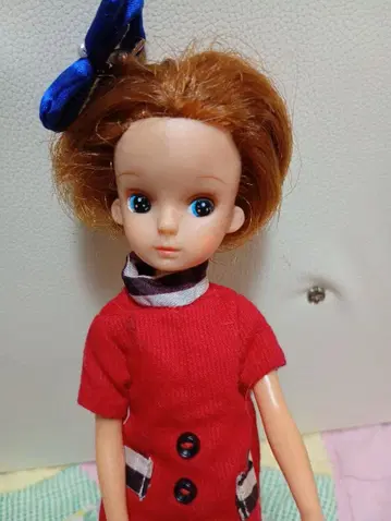 2대 리카짱 인형 빨간 드레스 파란 리본