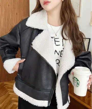 moment+ 인조 가죽 x 보아 페이크 무스탕 라이더 자켓 블루종