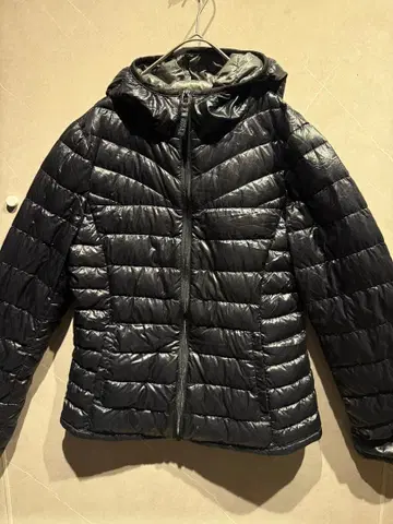 유니클로 프리미엄 다운 울트라 라이트 M 블랙 다운 자켓