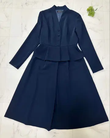 컨디션 최상 M 폼 폼 폼 수트풍 플레어 원피스 수험 고급 수트