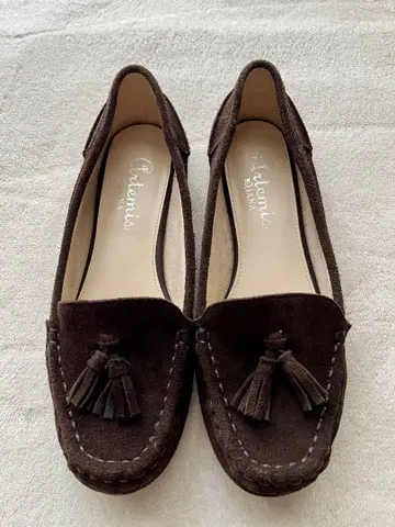 DIANA 브라운 태슬 로퍼