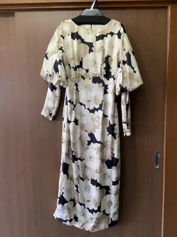 LILY BROWN 플라워 프린트 퍼프 슬리브 원피스