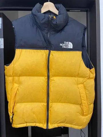 THE NORTH FACE 다운 베스트 블랙/옐로우 컬러