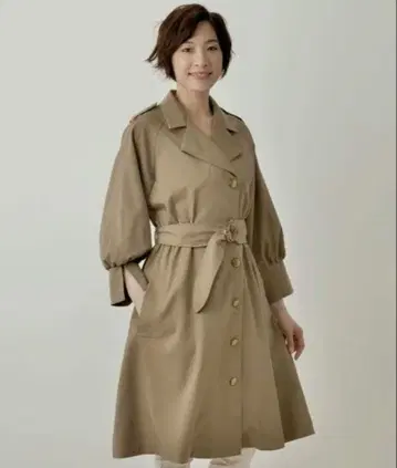 베이지 트렌치코트 허리 벨트 포함