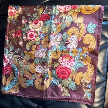 LIBERTY 꽃무늬 실크 스카프 브라운 계열