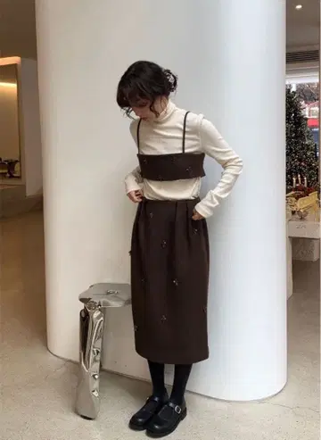 atelier edition 브라운 자수 타이트 롱 스커트