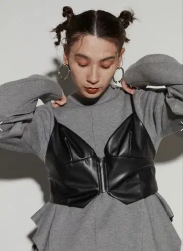 시착만 한 상품! UN3D. 턱 개더 뷔스티에