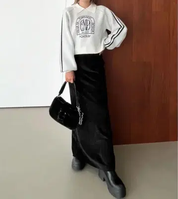 EMODA 엠블럼 라인 폴로 니트 겨울 의류 니트 소재 상의