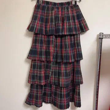 빨간색 체크 프릴 롱 스커트