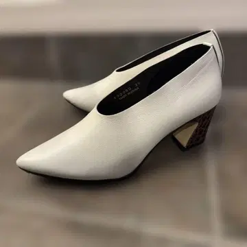 ALL BLACK 화이트 가죽 힐 펌프스 38