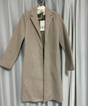 ZARA 펠트 텍스처 코트