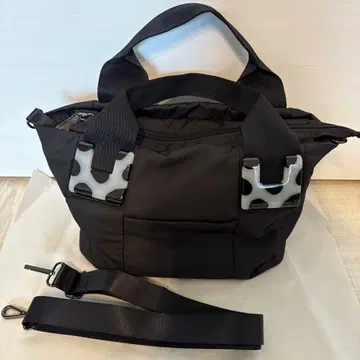 이아파피요네 숄더 부착 수지 부품 토트백 달마시안 패턴 S 사이즈 블랙