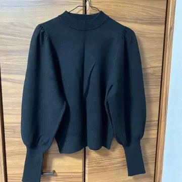 새상품급 ZARA 벌룬 슬리브 블랙 니트