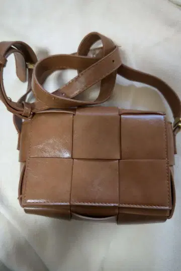 브라운 뜨개질 디자인 숄더백