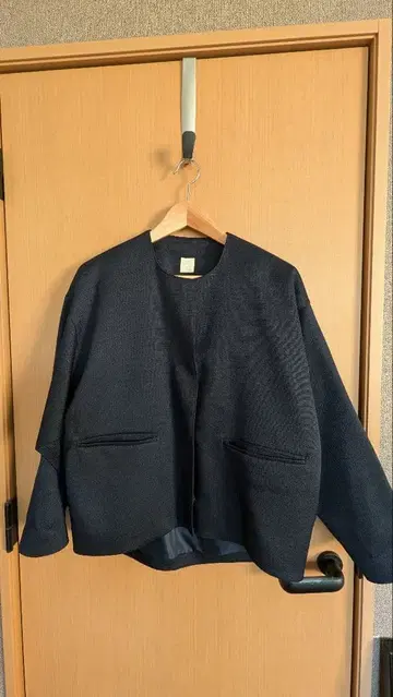 쓰리 스퀘어 노카라 자켓 네이비