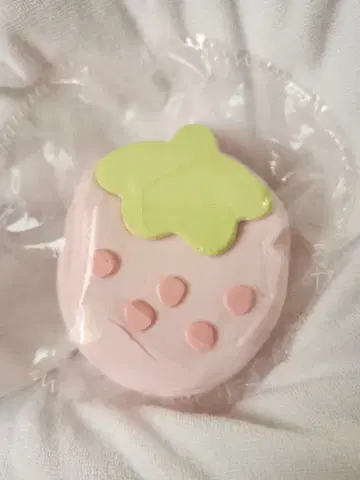 수분감 폭발 딸기 스퀴즈