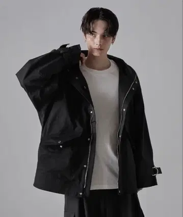 블랙 후드 부착 오버 사이즈 자켓